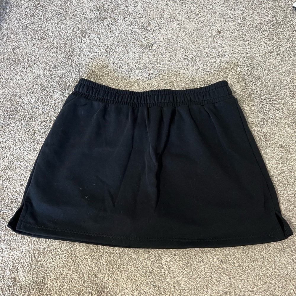 Gold hinge black skort